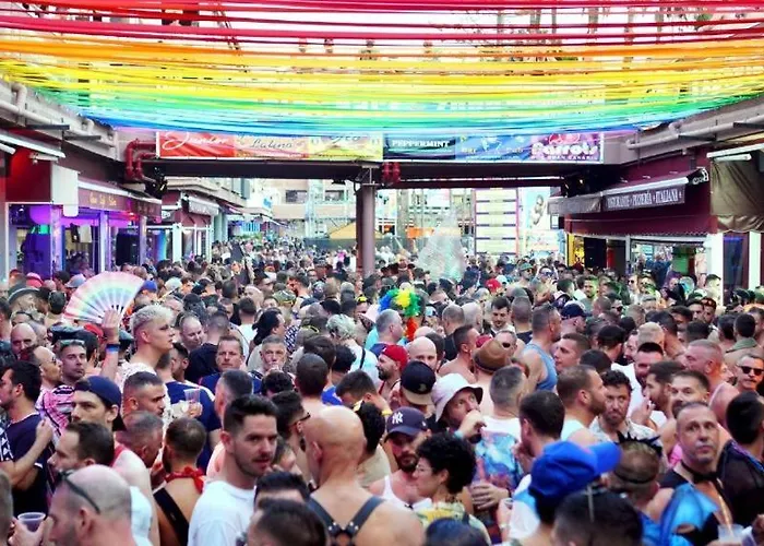 Juncos 2 - Pool And Yumbo Apartment Playa del Ingles (Gran Canaria)